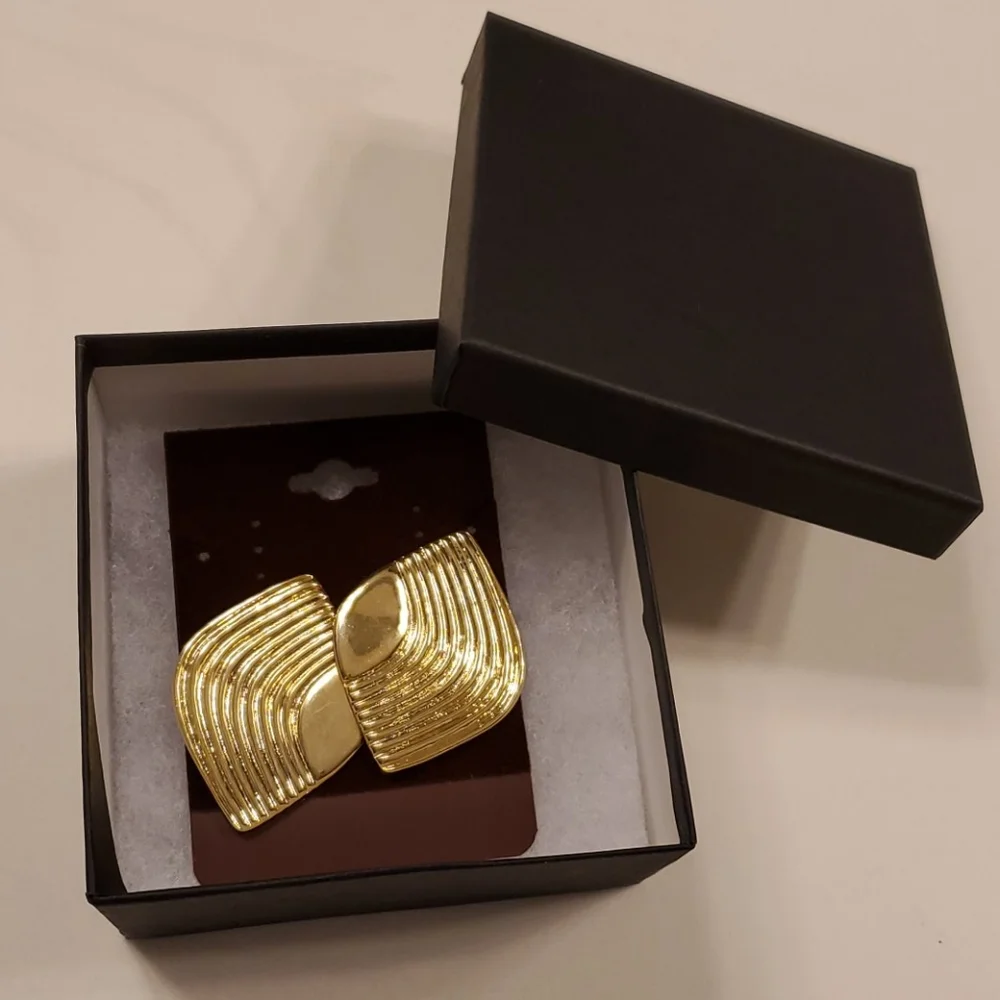 Vintage Gold tone Statement Clip on Earrings
